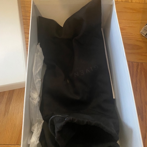 Givenchy Sneakes - Picture 5 of 5